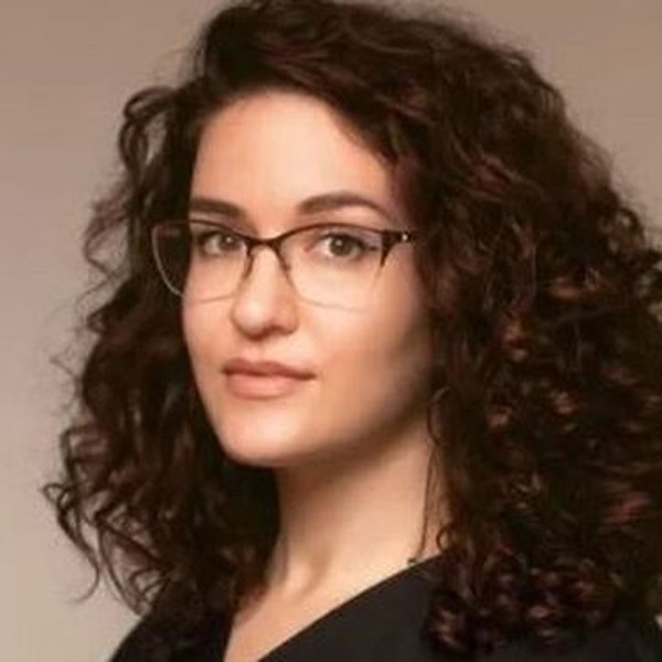 Dr Alisa Gjipali - Dentisterie restauratrice, esthétique et implantologie