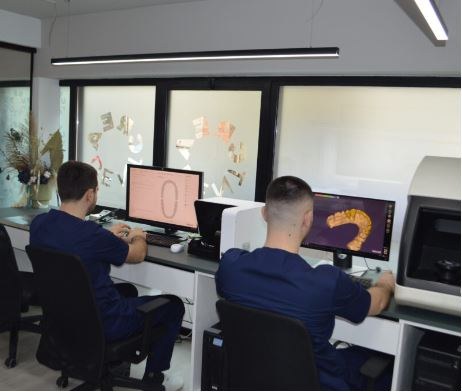 Aligneurs Invisalign à la Creadent Clinic, Tirana