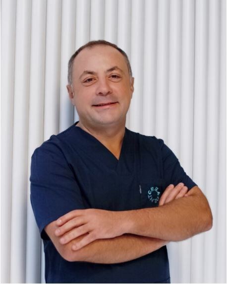 Dr Klodian Bila, chirurgien oral et implantologue — Creadent Clinic, Tirana