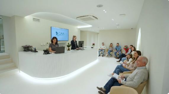Réception de Gaia Dental Clinic, Tirana — suivez la clinique sur Instagram