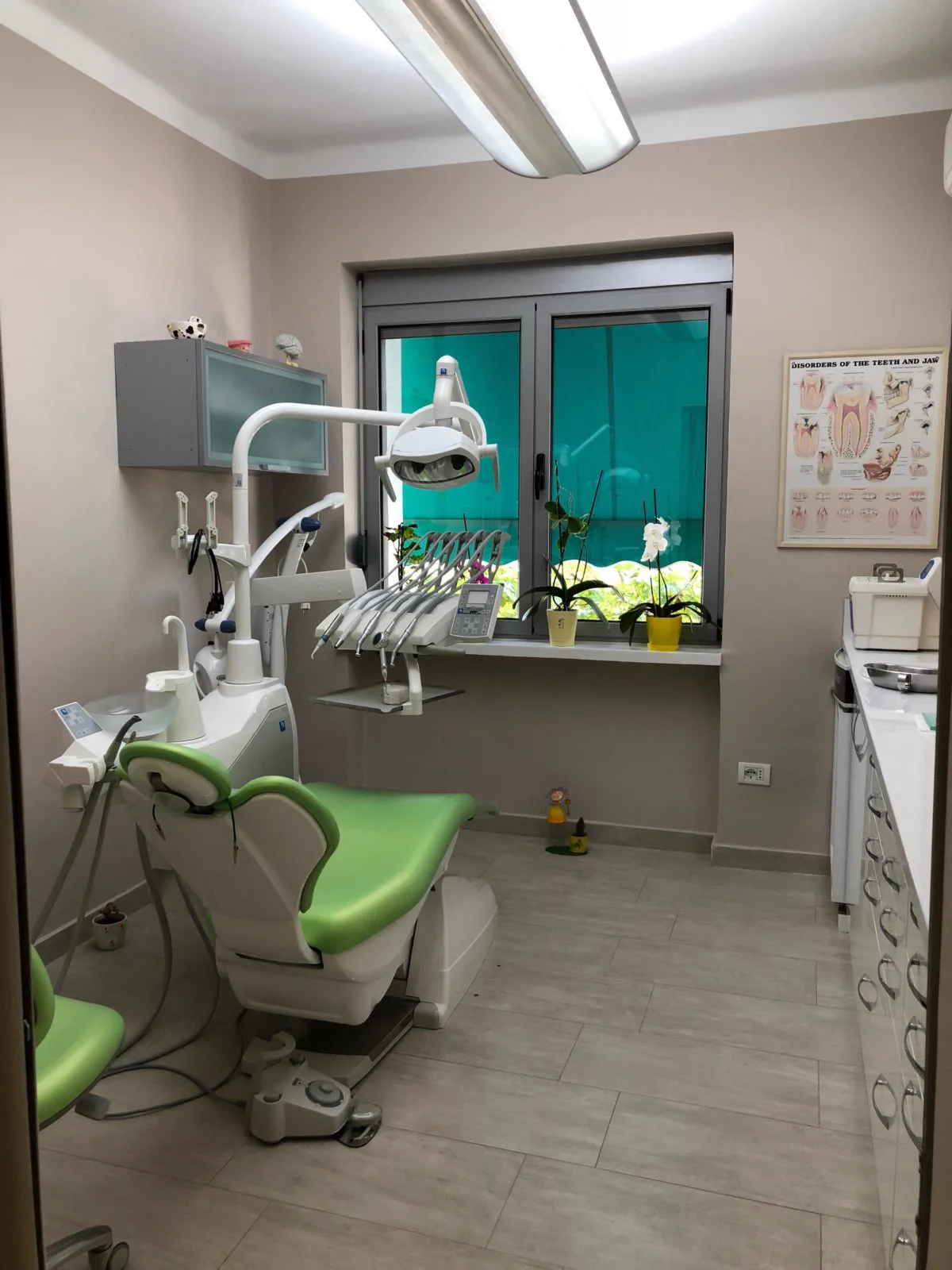Kokona Dental Clinic, Tirana — suivez la clinique sur Instagram
